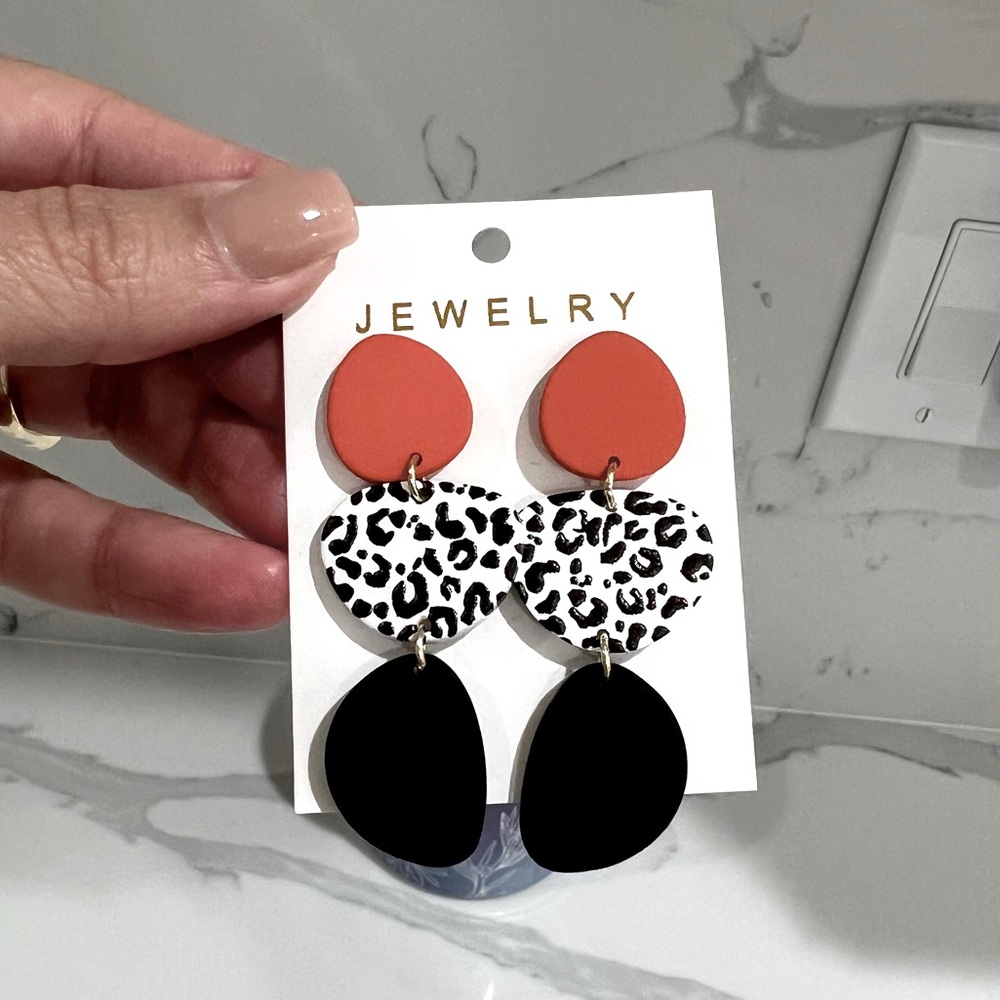 (NEW) Leopard Pattern Drop Earrings
